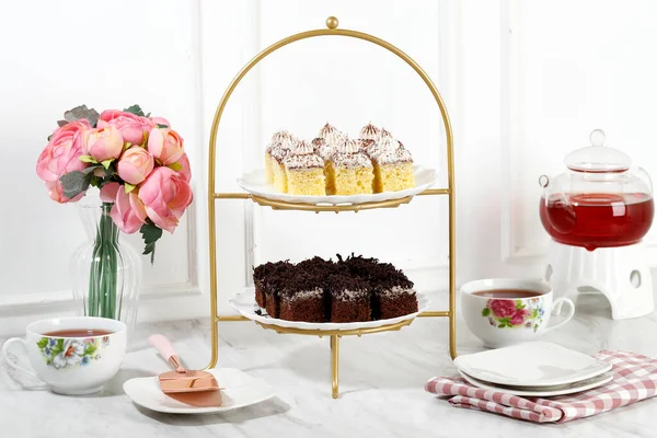 High Tea Set Met Tiramisu Mini Cake Chocolade Spons Cake — Stockfoto