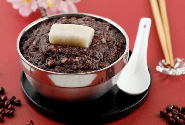 Kırmızı Masa 'da Oshiruko, Zenzai, Pirinçli Tatlı Kırmızı Fasulye Çorbası 