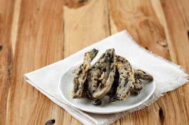 İndirimli Pisang Çıtır, Tütsülenmiş veya Güneş Kurutulmuş Muz Kızartması, Endonezya 'dan Popüler Atıştırmalık Ucuz Un ve Kızarmış Muz Kaplama. 