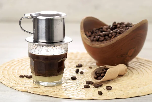 Vietnam Stil Tropfkaffee Mit Kondensmilch Boden Süße Hinzuzufügen Nahaufnahme — Stockfoto