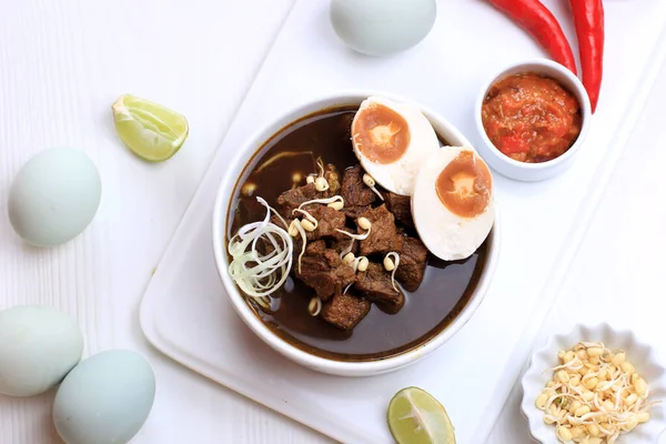 Draufsicht Rawon Schwarzes Indonesisches Rindfleisch Suppengericht Schwarze Farbe Aus Keluak — Stockfoto