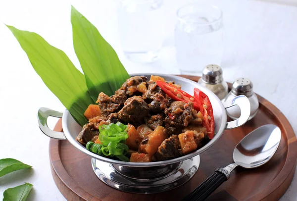 Sambal Goreng Hati Kentang Oder Hot Spicy Lever Potatoes Traditionelle — Stockfoto