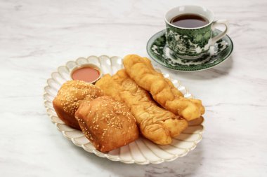 Cakue ve Odading, Endonezya 'da Popüler Tatlı ve Savory Sokağı Yemekleri 