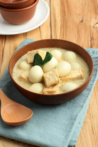 Opor Tahu Telur Puyuh Oder Indonesisches Curry Mit Tofu Und — Stockfoto