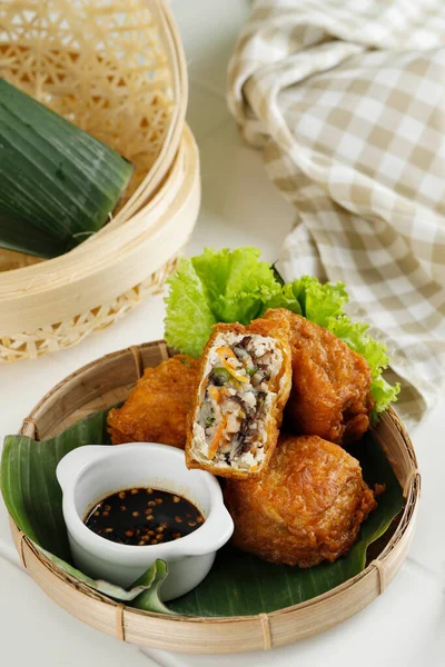 Stuffed Fried Tofu Gehu Tahu Isi Served Spicy Sweet Soy — Fotografia de Stock