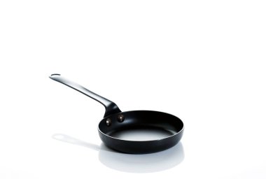 Mini döküm Demir kızartma tavası beyaza izole edildi, Comersial Fotoğraf için Boşluğu Kopyala