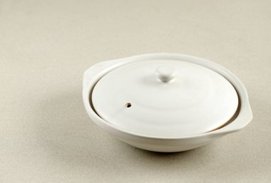 Çamurdan yapılmış Japon Beyaz Donabe Tenceresi, Geleneksel Yemek Malzemeleri