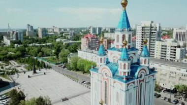 Rusya 'nın uzak doğusundaki Khabarovsk şehri. Komsomolskaya Meydanı. Bir İHA 'dan ateş etmek.