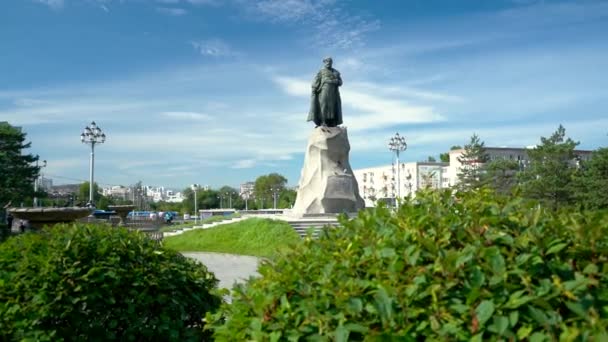 Monumento Explorador Yerofey Pavlovich Khabarovsk Plaza Estación Khabarovsk — Vídeo de stock