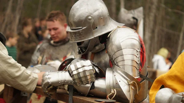 Reconstructie Van Een Middeleeuws Steektoernooi Inventaris Van Ridders Beschermende Munitie — Stockfoto