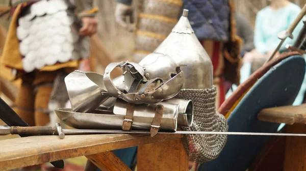 Rekonstruksi Turnamen Jousting Abad Pertengahan Inventaris Ksatria Dan Amunisi Pelindung Stok Foto