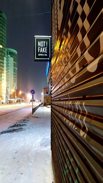 Noite Inverno Centro Cidade Rússia Rua Vazia Coberta Neve — Fotografia de Stock