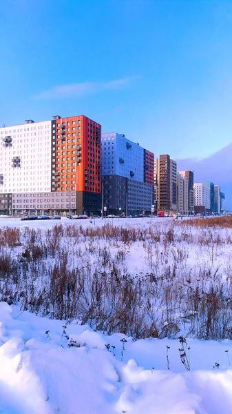 Een Nieuw Gebied Van Een Grote Stad Huizen Met Regelmatige — Stockfoto