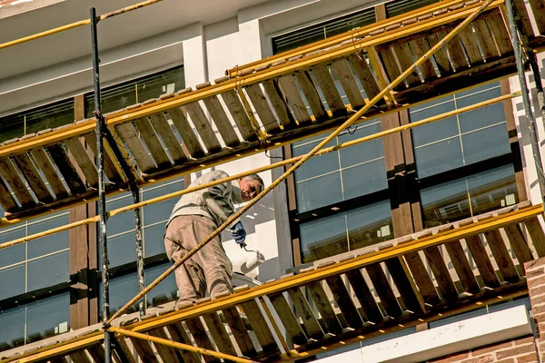 Dnepropetrovsk Ukraine 2021 High Rise Finishing Works Employee Paints Facade — Zdjęcie stockowe