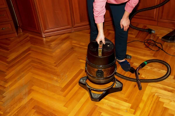 Middle Aged Woman Collects Vacuum Cleaner House Cleaning — Foto Stock