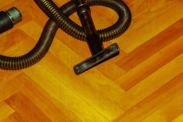 Vacuum Cleaner Brush Collecting Dust Vacuum Cleaner Parquet Floor — ストック写真