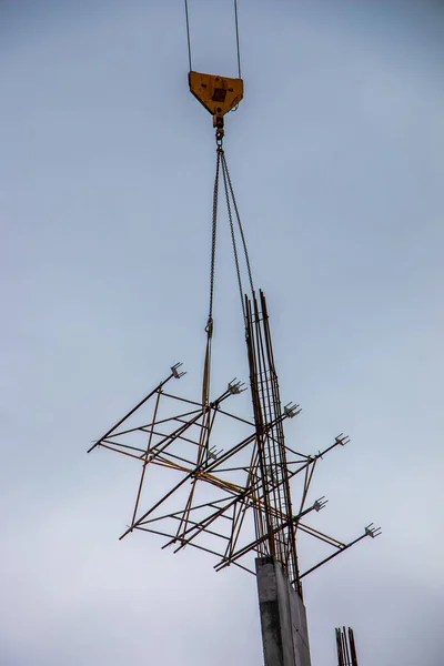 High Rise Construction Crane Lifts Lattice Structure Zone Building Floor — ストック写真