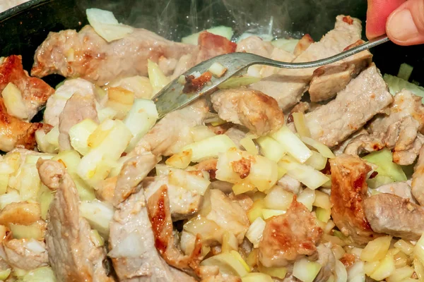 Pieces Pork Chopped White Onion Fried Hot Pan Oil Close — Fotografie, imagine de stoc