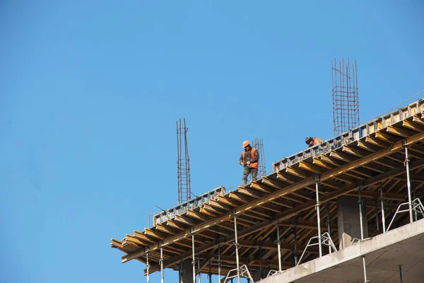 Dnepropetrovsk Ukraine 2022 Worker Prepares Formwork Modern Metal Concrete Structure — Stok fotoğraf