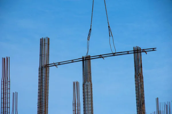 Gestelle Aus Bewehrung Für Das Gießen Von Beton Gegen Den — Stockfoto