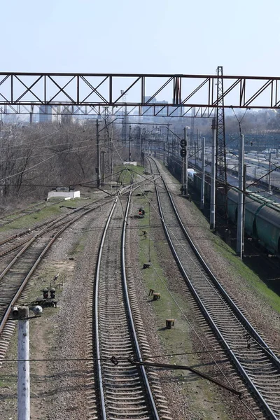 線路上の視点 輸送コンセプト ウクライナの鉄道ジャンクション — ストック写真