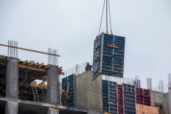 Dnepropetrovsk Ukraine 2022 Worker Prepares Formwork Modern Metal Concrete Structure — Stok fotoğraf