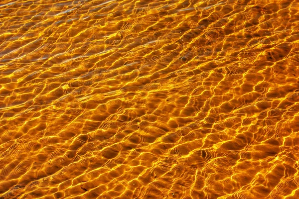 Réflexions Sur Surface Eau Dans Rivière Fond Motif Ondulé Sable — Photo