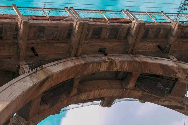 Elementi Strutturali Del Vecchio Costruito Urss Ponte Ferroviario Sul Fiume — Foto Stock