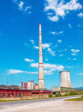 Bojnice, Slovakya 'da kömürle çalışan elektrik santrali. 1.2 TWsaat elektrik üretiyor. Kahverengi kömürle çalışıyor. Enerji krizi.