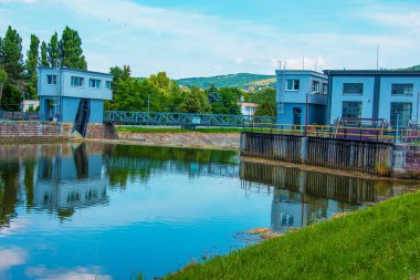 Slovakya 'daki Nitra şehrinde küçük bir hidroelektrik santrali..