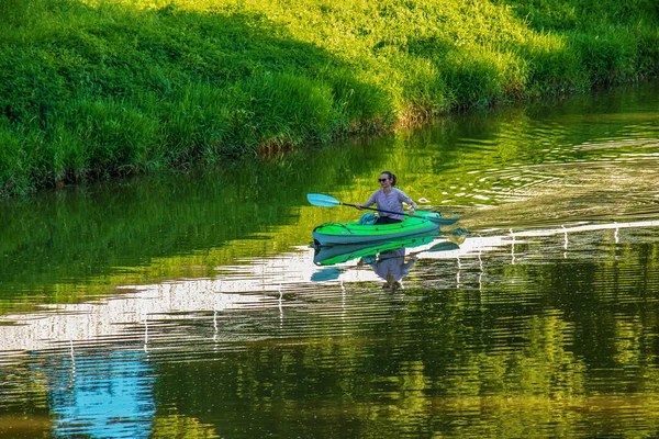 Nitra Eslováquia 2022 Uma Jovem Está Navegando Uma Canoa Rio — Fotografia de Stock