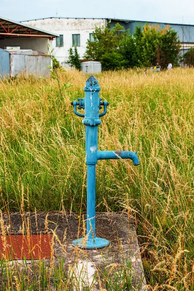 Retro Borehole Pump Sunny Day Old Manual Water Pump Lever — Zdjęcie stockowe