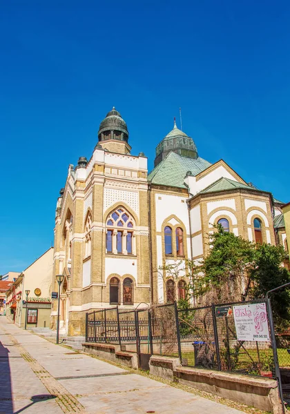 ニトラ スロバキア共和国 中央ヨーロッパで構築シナゴーグ シナゴーグは Neolog ユダヤ人のコミュニティのための 1908年 1911 年に建てられました — ストック写真