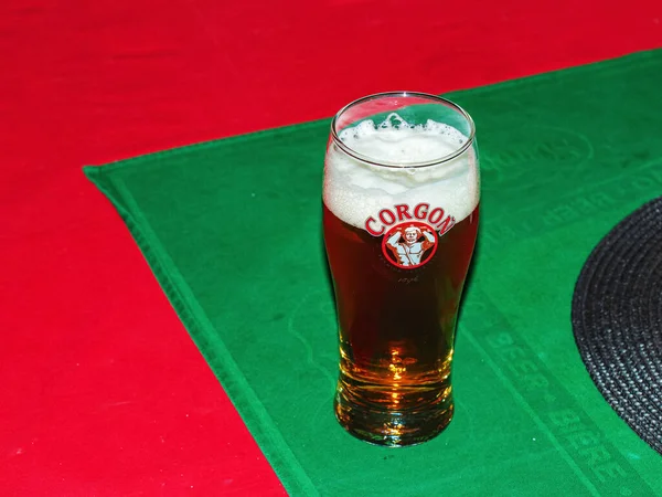 Nitra Eslováquia 2022 Close Copo Cerveja Espumosa Eslovaca Fresca Corgon — Fotografia de Stock
