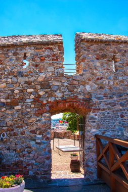 Nitra, Slovakya 'daki Nitrograd kalesinin üst surlarının manzarası.