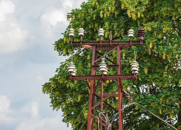 Old Street Concrete Pillar Rusty Iron Part Top Cut Wires — Stockfoto