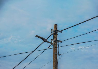 Orta voltaj güç kulesi. Küçük tüketiciler ve küçük endüstri tarafından kullanılır..