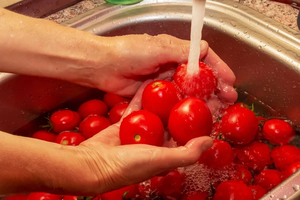 Woman Hands Wash Tomatoes Remove Stalks Vegetables — Photo