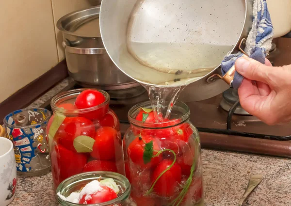 Process Preserving Tomatoes Winter Women Hands Pour Boiling Water Jars — Fotografia de Stock