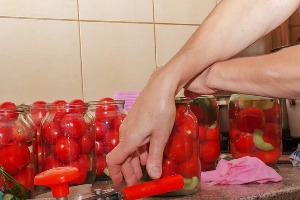 Process Preserving Tomatoes Winter Women Hands Close Lids Jars Ripe — Fotografia de Stock