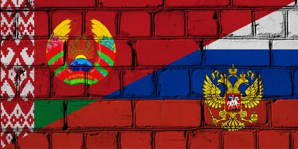 Vlajky Ruska Běloruska Cihlové Zdi Koncepce Spolupráce Mezi Dvěma Zeměmi — Stock fotografie