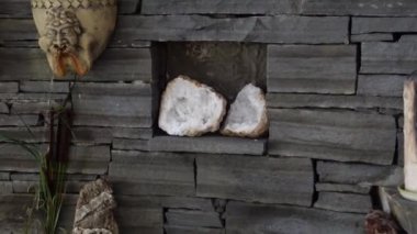 Çeşme ve beyaz kristal 