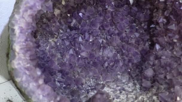 Purple Αμέθυστος Κρύσταλλο Πέτρα Από Κοντά — Αρχείο Βίντεο