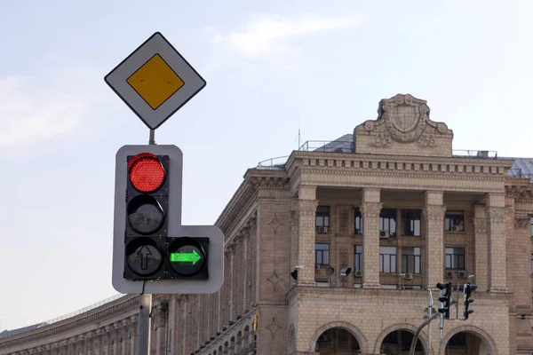 Červený Provoz Semaforu Přímo Zakázán Zelený Provoz Vpravo Povolen — Stock fotografie