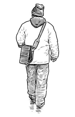 Ceketli ve şapkalı sıradan bir vatandaşın açık havada yürüyüşü. 