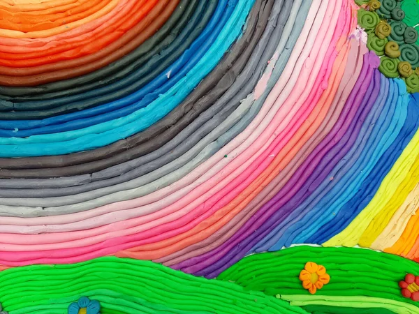 Güneşi. Flagella 'nın plastik resmi. Güneş ve plastiğin tepecikleri. Çocukların yaratıcılığı.