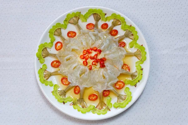 Balık soslu karides. Tayland 'ın popüler yiyeceği. Karides yemekleri. Tavsiye edilen yemek.