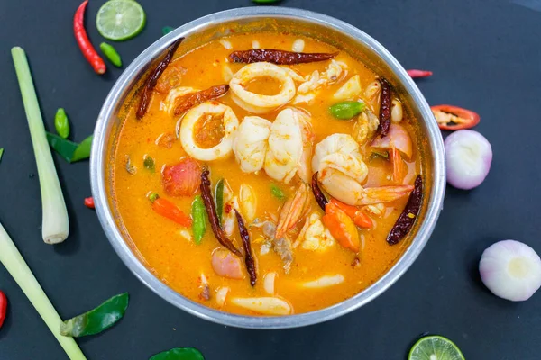 Tom Yum Goong Baharatlı Çorba. Tayland halkının popüler bir yiyeceğidir. Güzel bir güveç.
