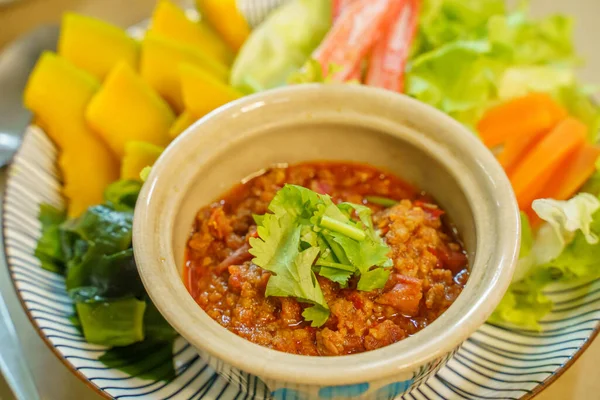 Ong Chili Pastası. Ong Chili Pastası. Kuzey Tayland Domuzu ve Domates Tayland yemeği.