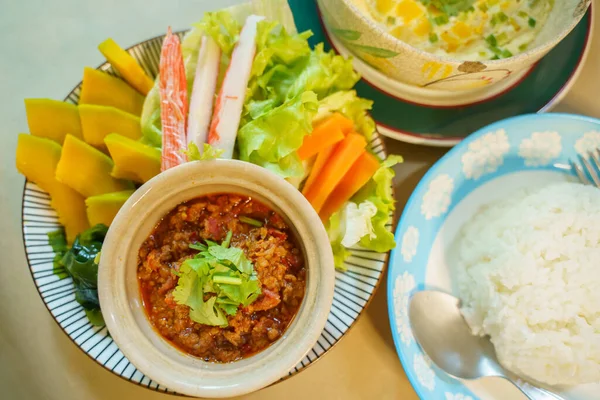 Ong Chili Pastası. Ong Chili Pastası. Kuzey Tayland Domuzu ve Domates Tayland yemeği.